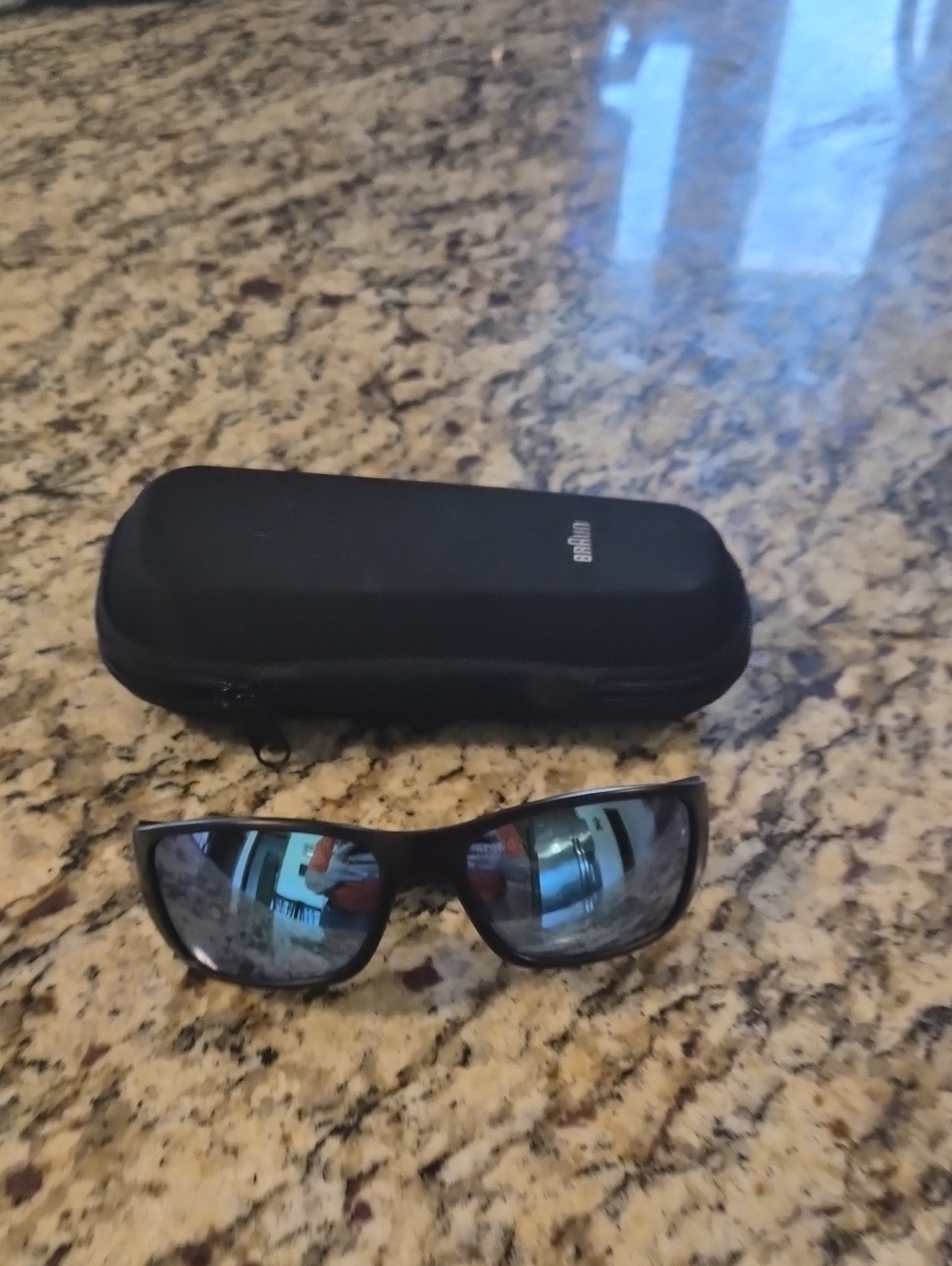 REVO Sunglasses MENS - New Cond - Model HEADING X - Size 59 - 17
